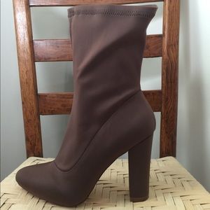 BNIB Brown/Dark Taupe Ankle Boot
